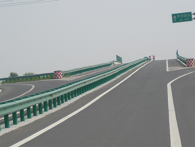 大连高速公路护栏的材质与规格
